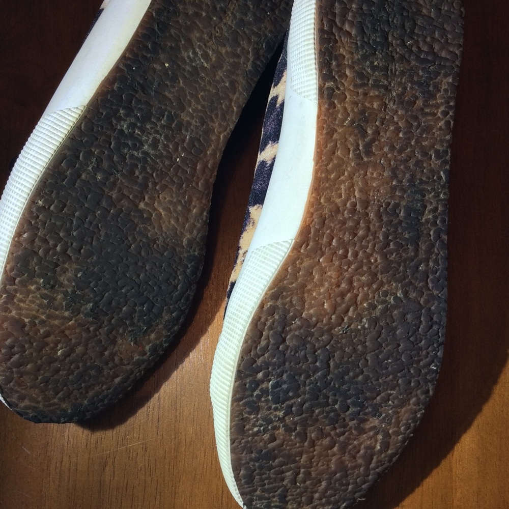Super hot🔥🔥 Superga velvet leopard print. Size10 - Picture 5 of 7